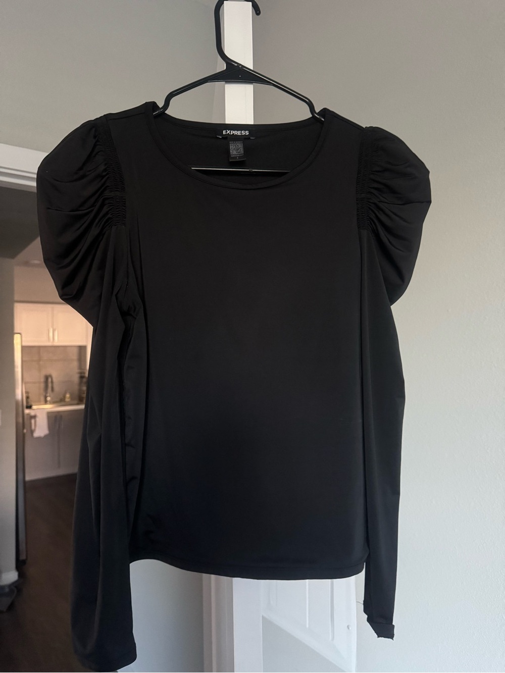 Express Black Ruched Puff-Sleeve Long-Sleeve Top